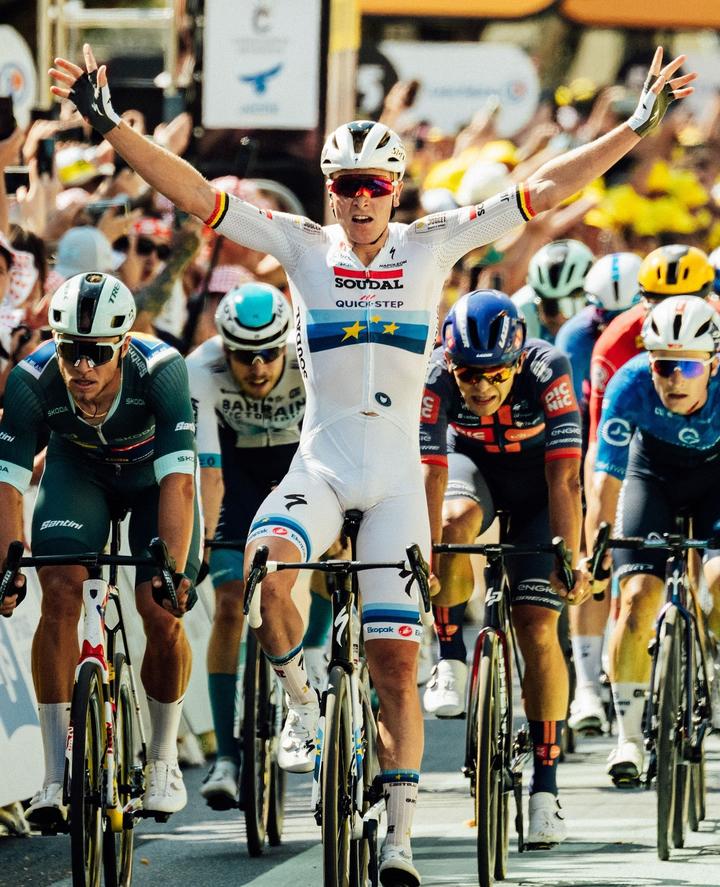 包含梅赛德斯险胜法拉利,拉塞尔扛起全队的词条 包含梅赛德斯险胜法拉利,拉塞尔扛起全队的词条