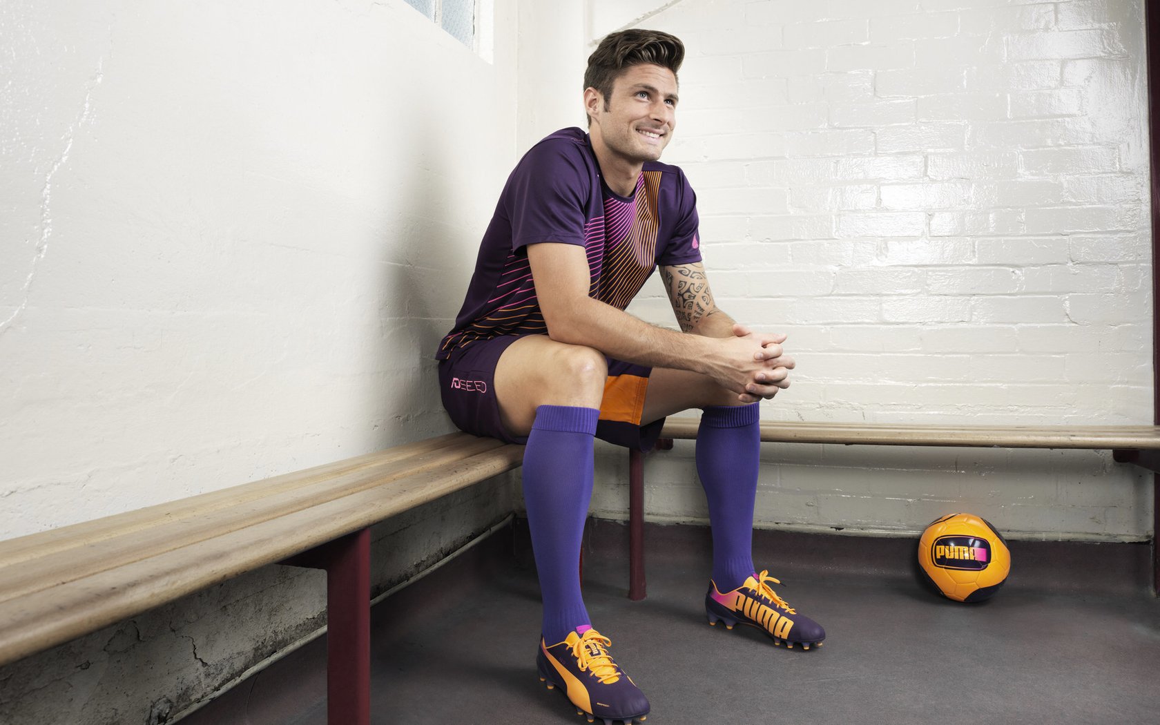 钢铁洪流与绿茵烽火，当F1街道赛的轰鸣，遇上南非足球的法老克星之谜